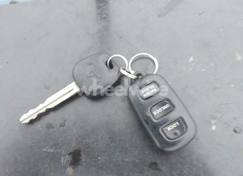 Photo 11 of 2005 Toyota Matrix XR (VIN 2T1KR30E95C439335)