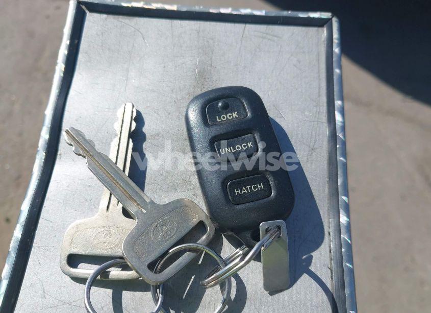 Photo 11 of 2003 Toyota Matrix STANDARD (VIN 2T1KR32E03C081827)