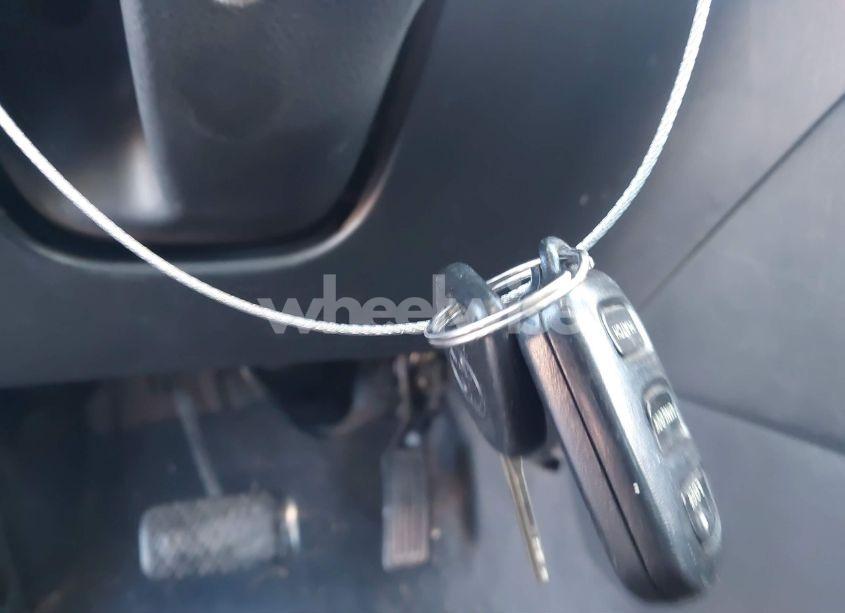 Photo 11 of 2005 Toyota Matrix XR (VIN 2T1KR32E05C358057)