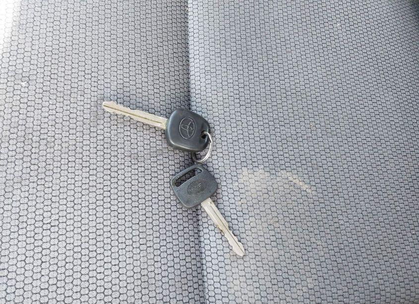 Photo 11 of 2005 Toyota Matrix XR (VIN 2T1KR32E05C406155)