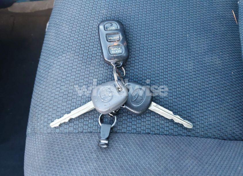 Photo 11 of 2006 Toyota Matrix XR (VIN 2T1KR32E06C600430)