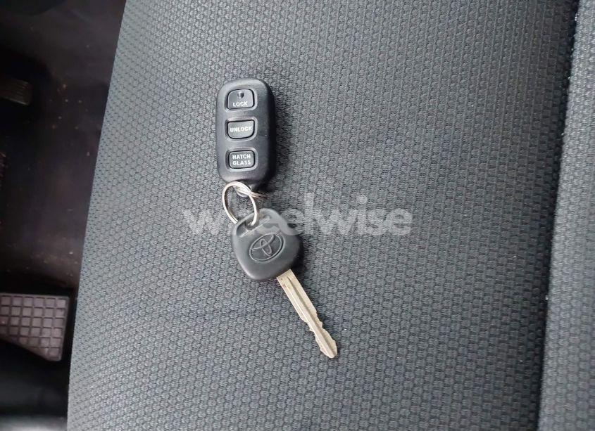 Photo 11 of 2007 Toyota Matrix XR (VIN 2T1KR32E07C638791)