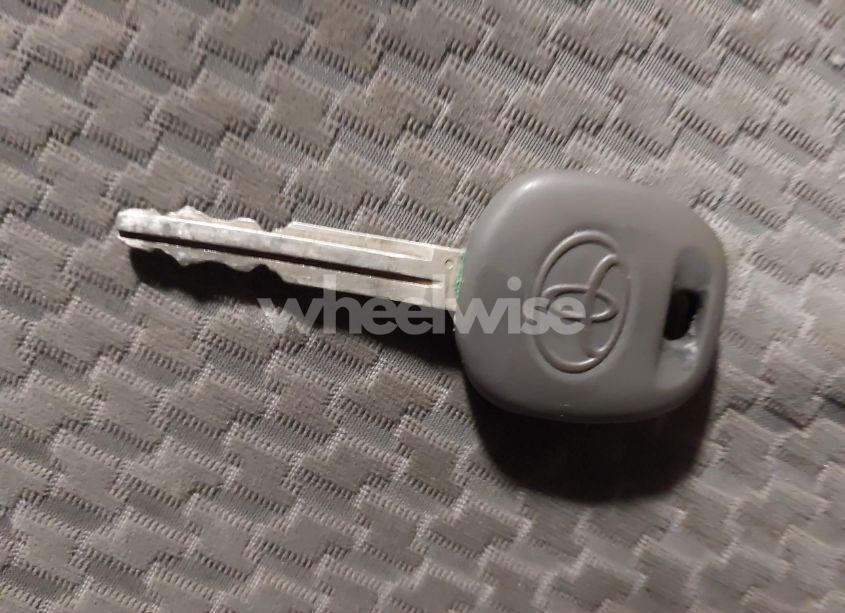 Photo 11 of 2007 Toyota Matrix (VIN 2T1KR32E07C669457)