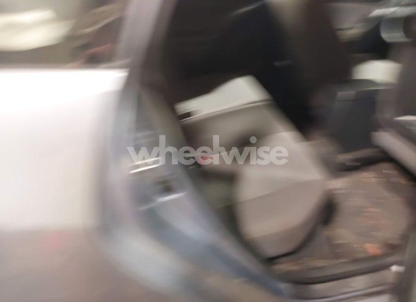 Photo 8 of 2007 Toyota Matrix (VIN 2T1KR32E07C669457)