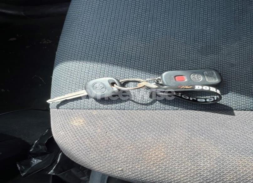 Photo 11 of 2008 Toyota Matrix XR (VIN 2T1KR32E08C720151)