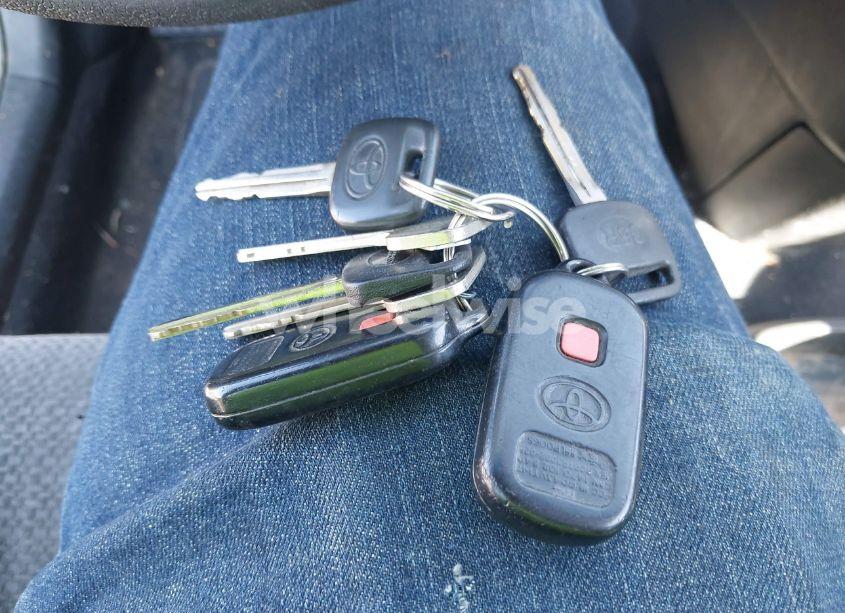 Photo 11 of 2004 Toyota Matrix STANDARD (VIN 2T1KR32E14C182277)