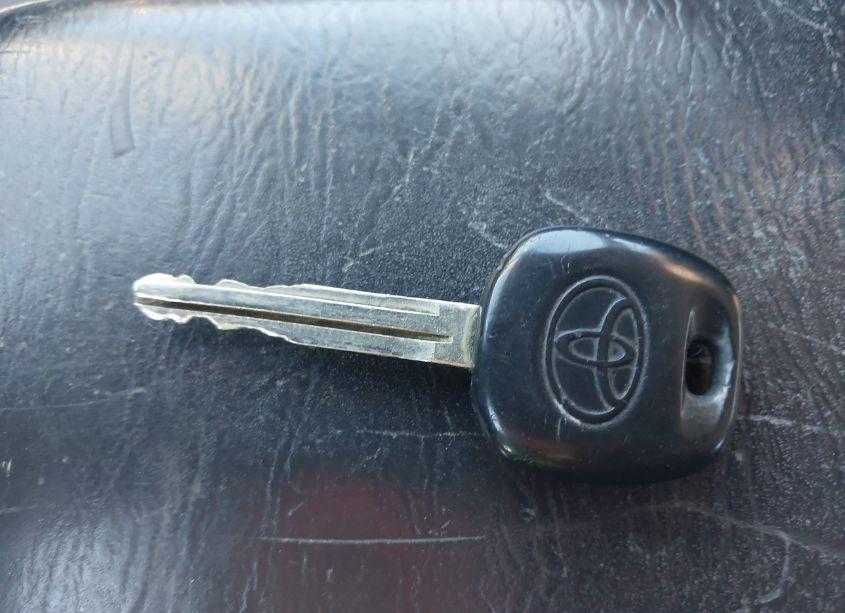 Photo 11 of 2005 Toyota Matrix XR (VIN 2T1KR32E15C325746)