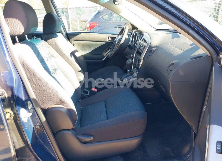 Photo 5 of 2005 Toyota Matrix XR (VIN 2T1KR32E15C481270)