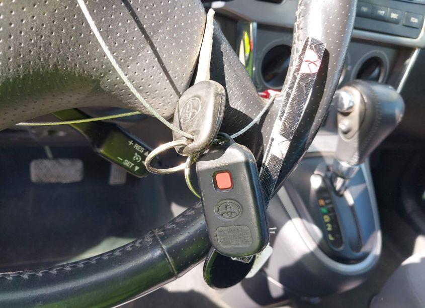 Photo 11 of 2006 Toyota Matrix XR (VIN 2T1KR32E16C610593)