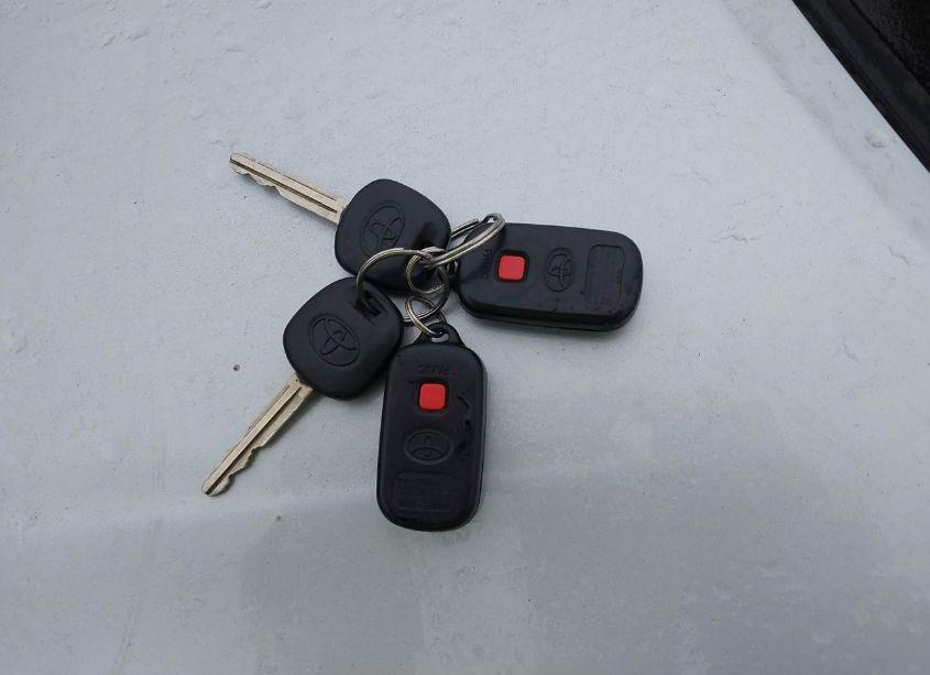 Photo 11 of 2008 Toyota Matrix (VIN 2T1KR32E18C714102)