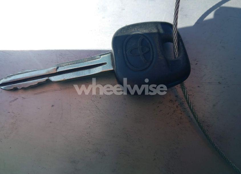 Photo 11 of 2003 Toyota Matrix STANDARD (VIN 2T1KR32E23C085118)