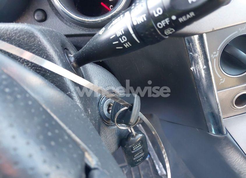 Photo 11 of 2005 Toyota Matrix XR (VIN 2T1KR32E25C475865)