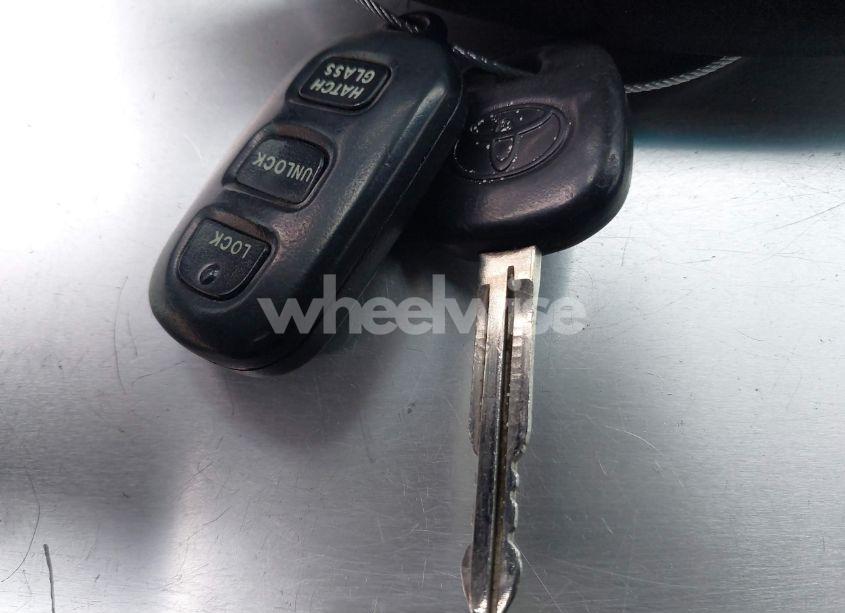 Photo 11 of 2007 Toyota Matrix (VIN 2T1KR32E27C645693)