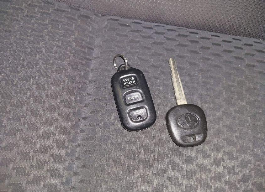 Photo 11 of 2008 Toyota Matrix (VIN 2T1KR32E28C704128)