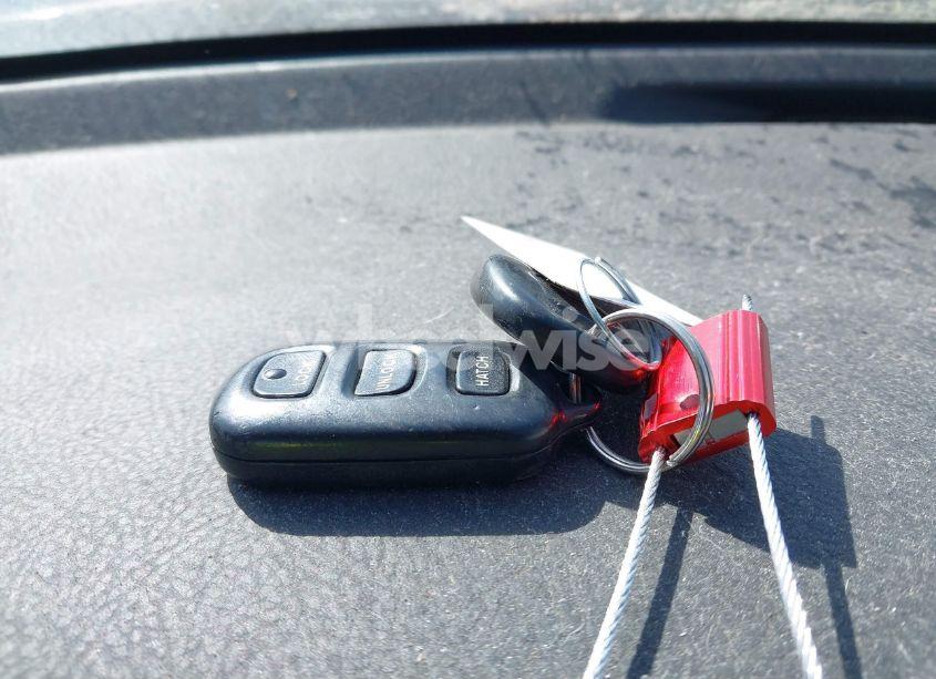 Photo 11 of 2005 Toyota Matrix (VIN 2T1KR32E35C353080)