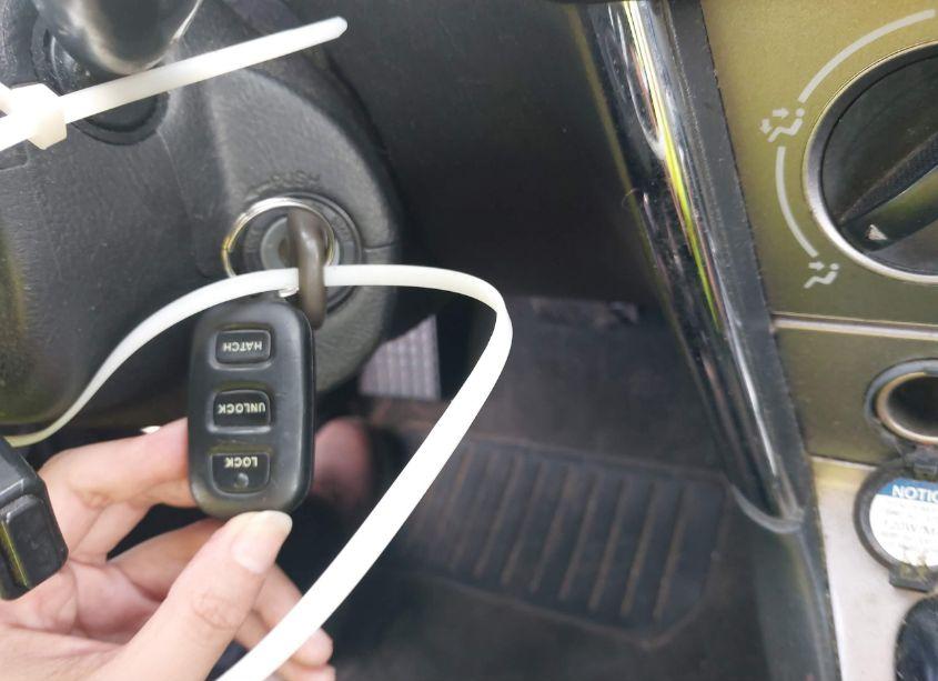 Photo 11 of 2005 Toyota Matrix (VIN 2T1KR32E45C351645)