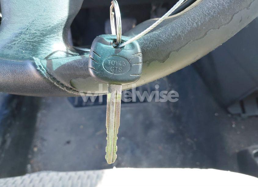 Photo 11 of 2008 Toyota Matrix (VIN 2T1KR32E58C708495)