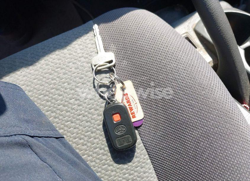 Photo 11 of 2004 Toyota Matrix STANDARD (VIN 2T1KR32E64C178256)