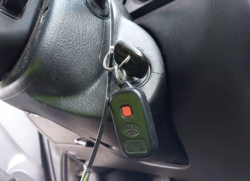 Photo 11 of 2005 Toyota Matrix XR (VIN 2T1KR32E65C504395)