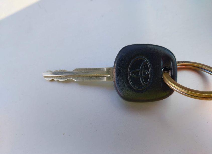 Photo 11 of 2005 Toyota Matrix (VIN 2T1KR32E75C552391)