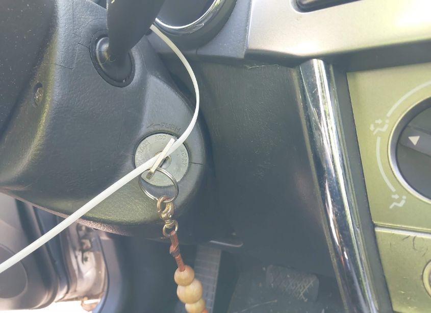 Photo 11 of 2004 Toyota Matrix STANDARD (VIN 2T1KR32E84C304553)