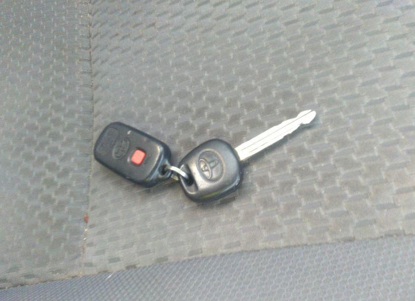 Photo 11 of 2006 Toyota Matrix (VIN 2T1KR32E86C609375)