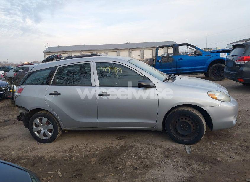 Photo 13 of 2005 Toyota Matrix N/A (VIN 2T1KR32E95C320228)