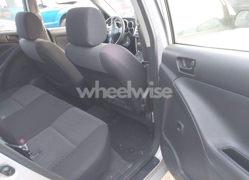 Photo 8 of 2005 Toyota Matrix N/A (VIN 2T1KR32E95C320228)