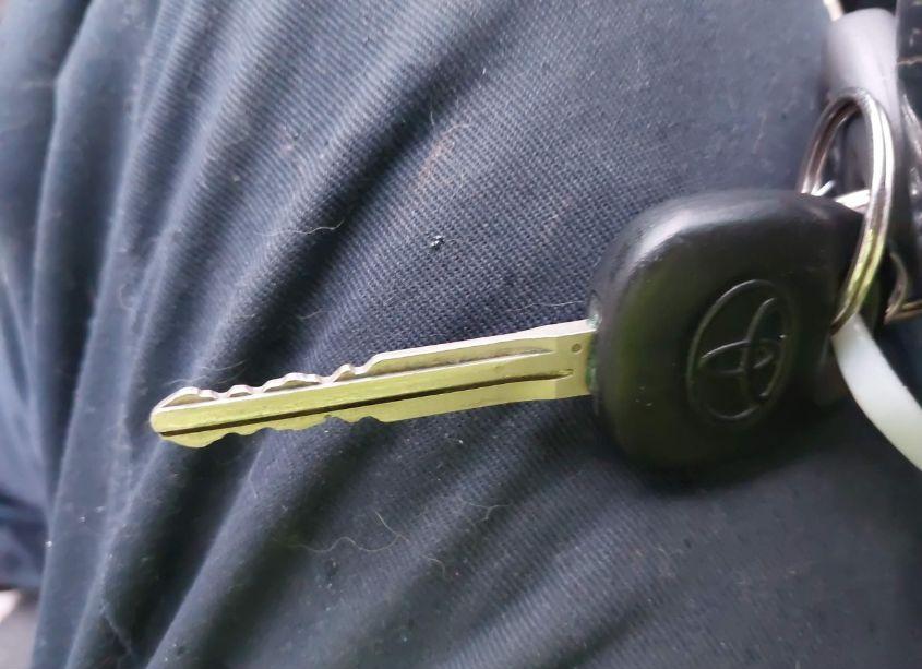 Photo 11 of 2005 Toyota Matrix XR (VIN 2T1KR32E95C355772)