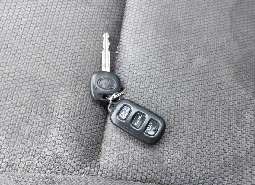 Photo 11 of 2006 Toyota Matrix XR (VIN 2T1KR32E96C587743)