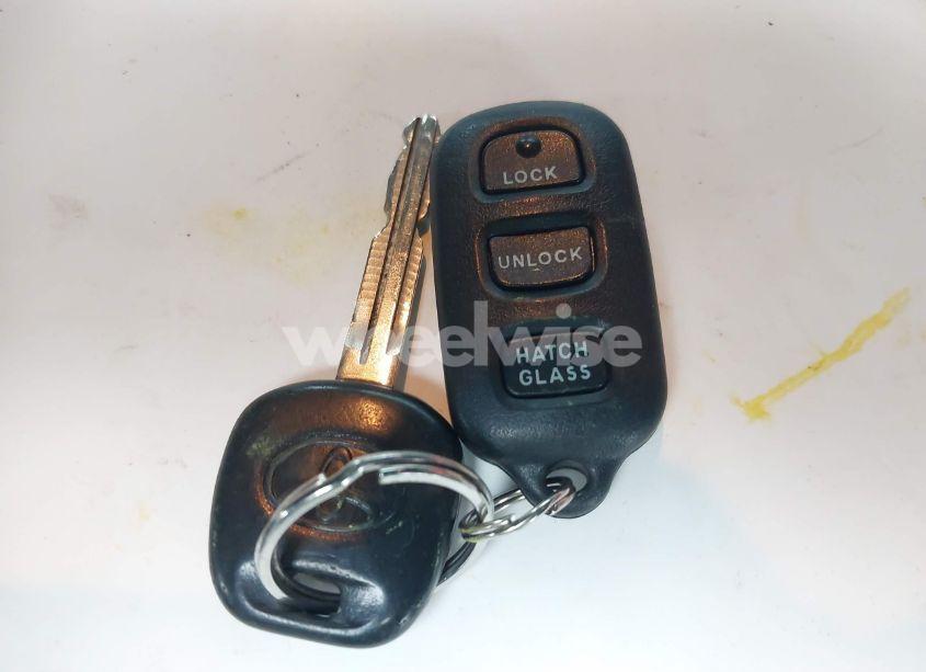 Photo 11 of 2007 Toyota Matrix (VIN 2T1KR32E97C680392)