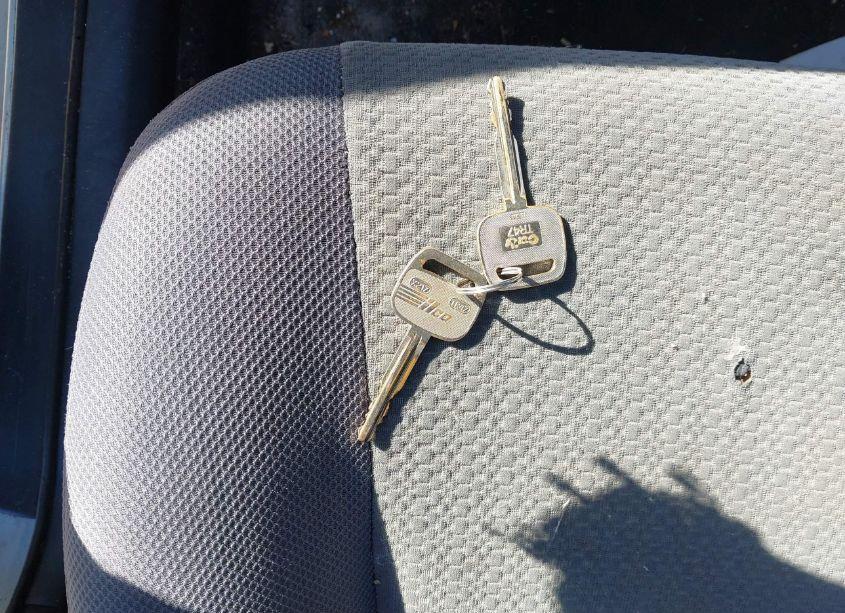 Photo 11 of 2003 Toyota Matrix STANDARD (VIN 2T1KR32EX3C028794)