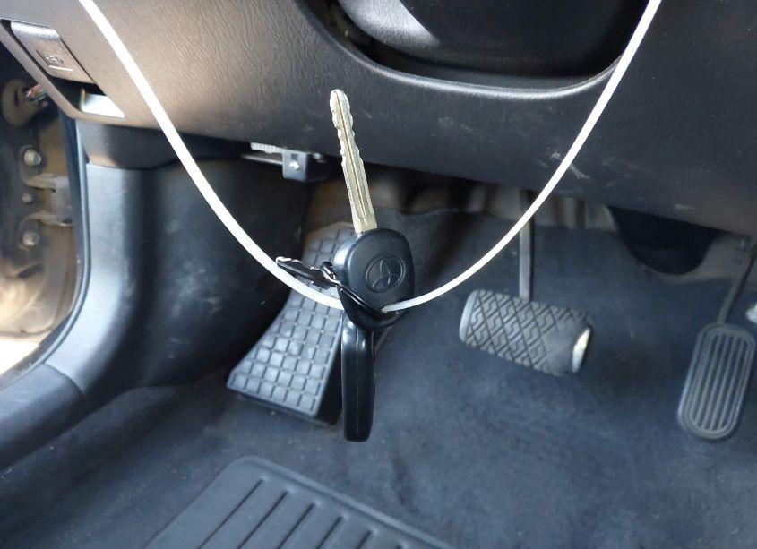 Photo 11 of 2004 Toyota Matrix XR (VIN 2T1KR32EX4C210416)