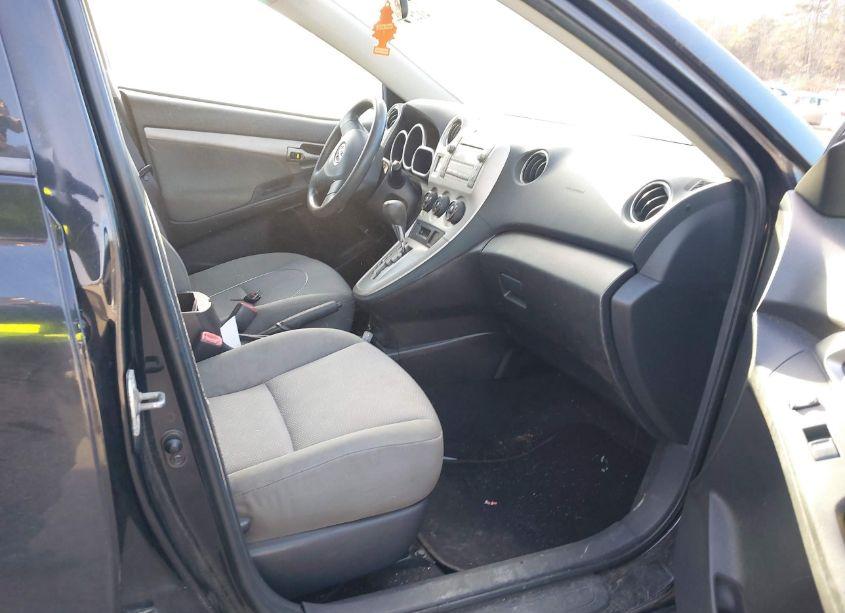 Photo 5 of 2009 Toyota Matrix (VIN 2T1KU40E09C061707)