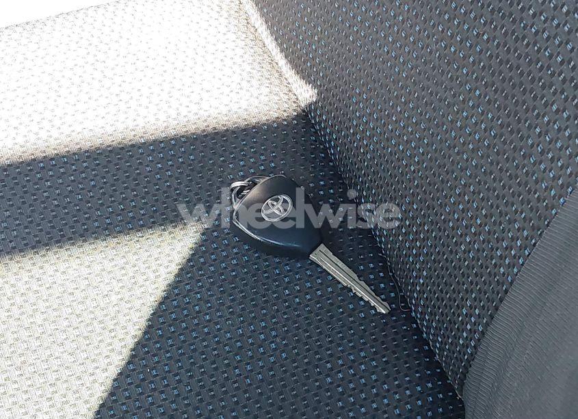 Photo 11 of 2009 Toyota Matrix (VIN 2T1KU40E19C073221)