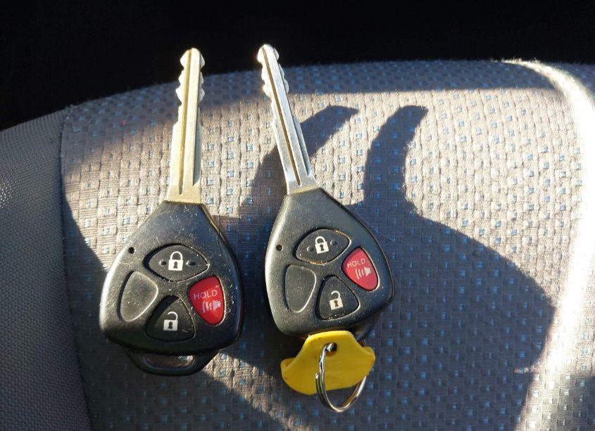 Photo 11 of 2009 Toyota Matrix (VIN 2T1KU40E29C019975)