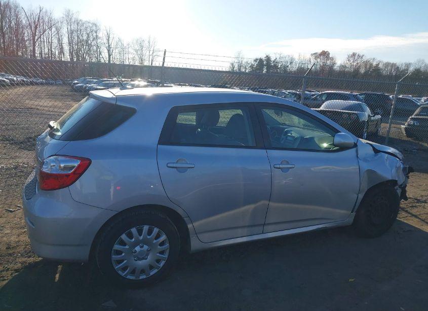 Photo 13 of 2009 Toyota Matrix (VIN 2T1KU40E29C019975)