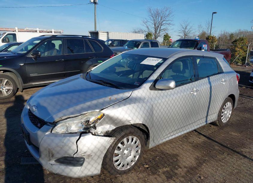 Photo 2 of 2009 Toyota Matrix (VIN 2T1KU40E29C019975)