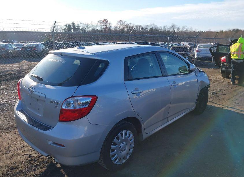 Photo 4 of 2009 Toyota Matrix (VIN 2T1KU40E29C019975)