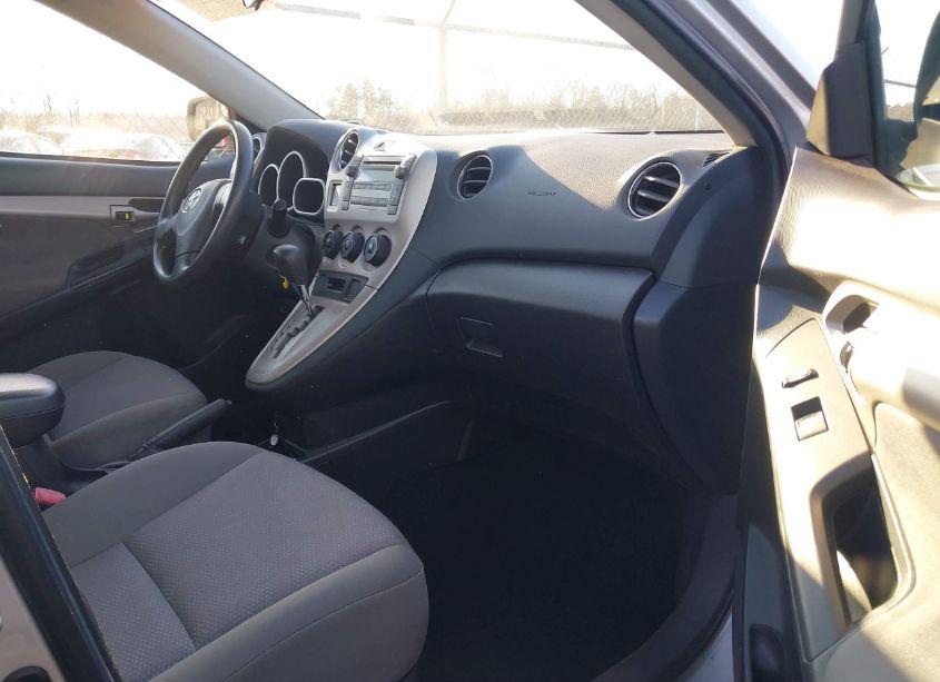 Photo 5 of 2009 Toyota Matrix (VIN 2T1KU40E29C019975)