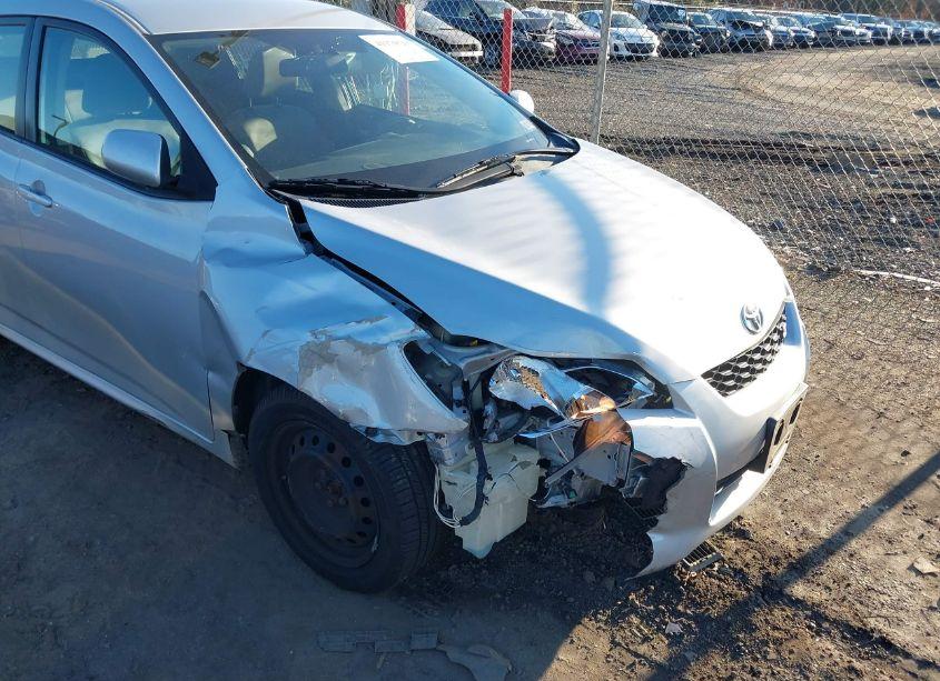 Photo 6 of 2009 Toyota Matrix (VIN 2T1KU40E29C019975)