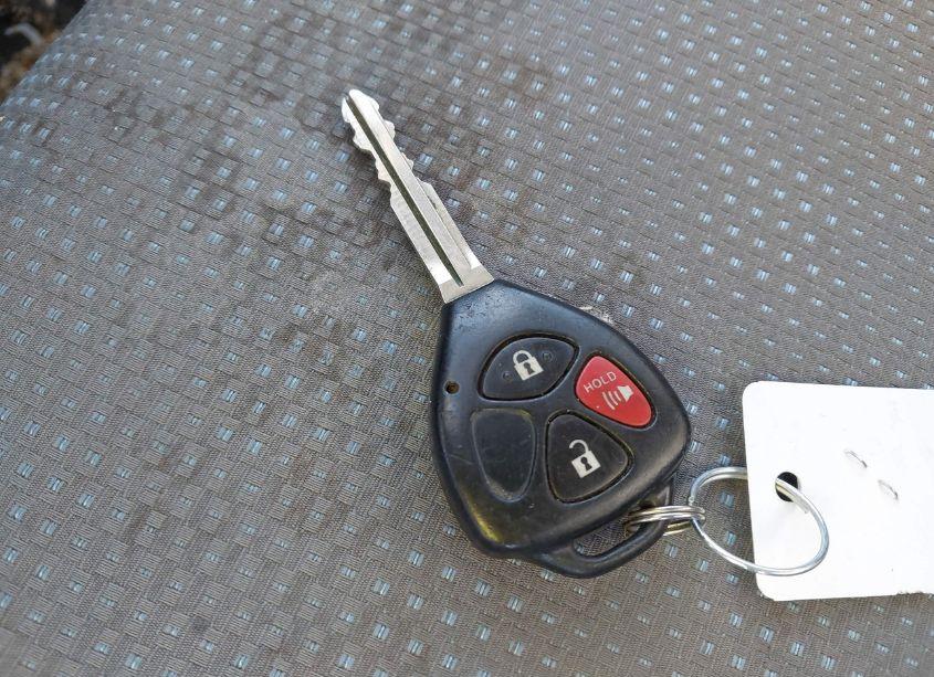 Photo 11 of 2009 Toyota Matrix (VIN 2T1KU40E29C101186)