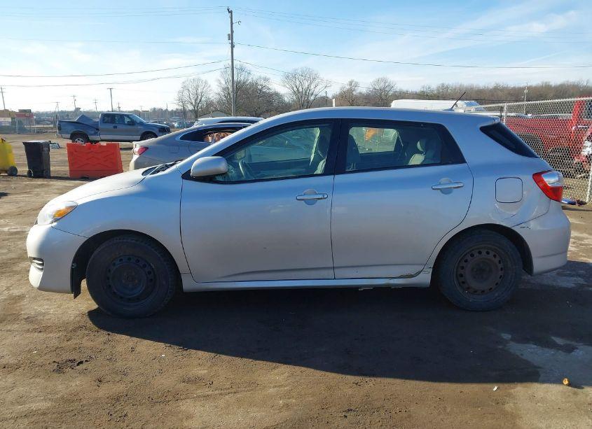 Photo 15 of 2009 Toyota Matrix (VIN 2T1KU40E29C101186)