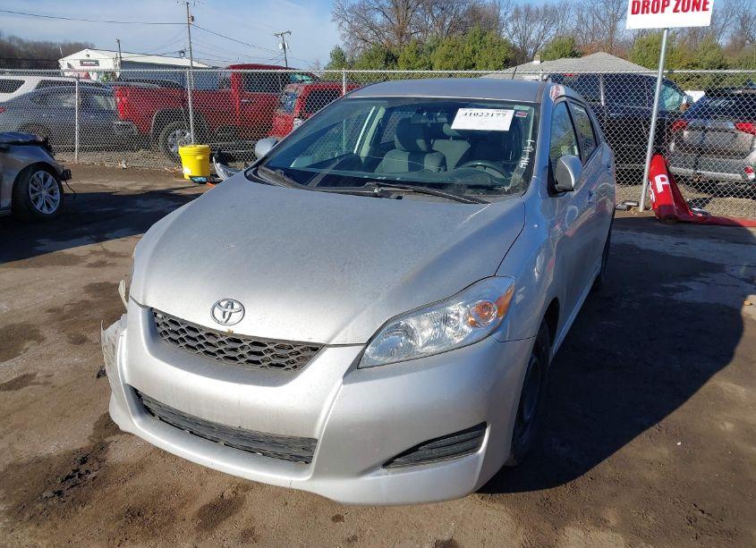 Photo 2 of 2009 Toyota Matrix (VIN 2T1KU40E29C101186)