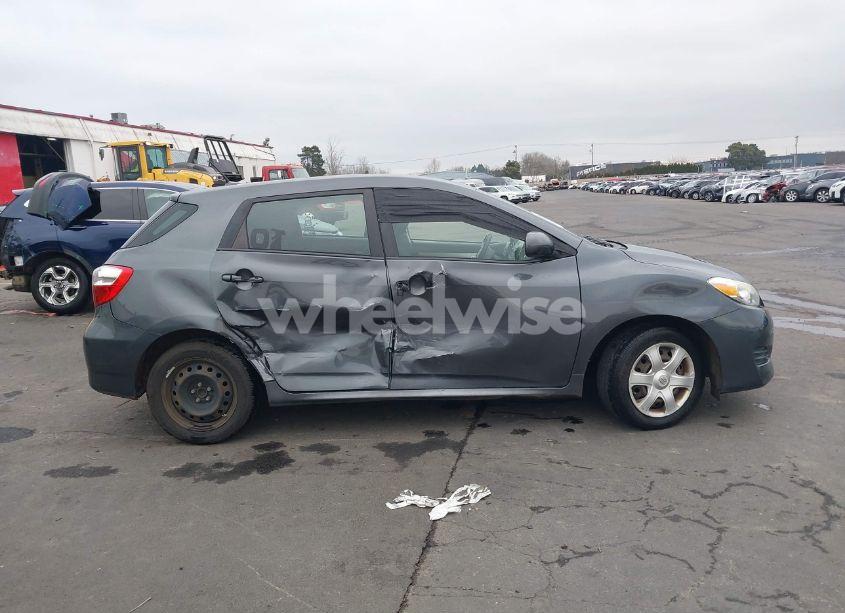 Photo 13 of 2009 Toyota Matrix (VIN 2T1KU40E29C124970)