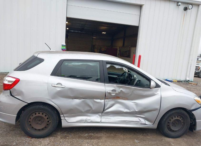 Photo 13 of 2009 Toyota Matrix (VIN 2T1KU40E29C166345)