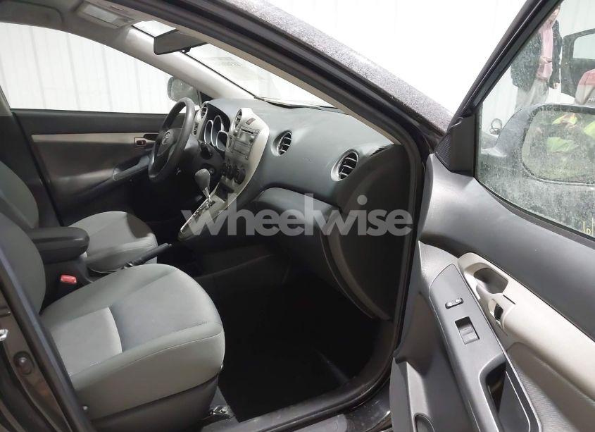 Photo 5 of 2009 Toyota Matrix (VIN 2T1KU40E39C101021)