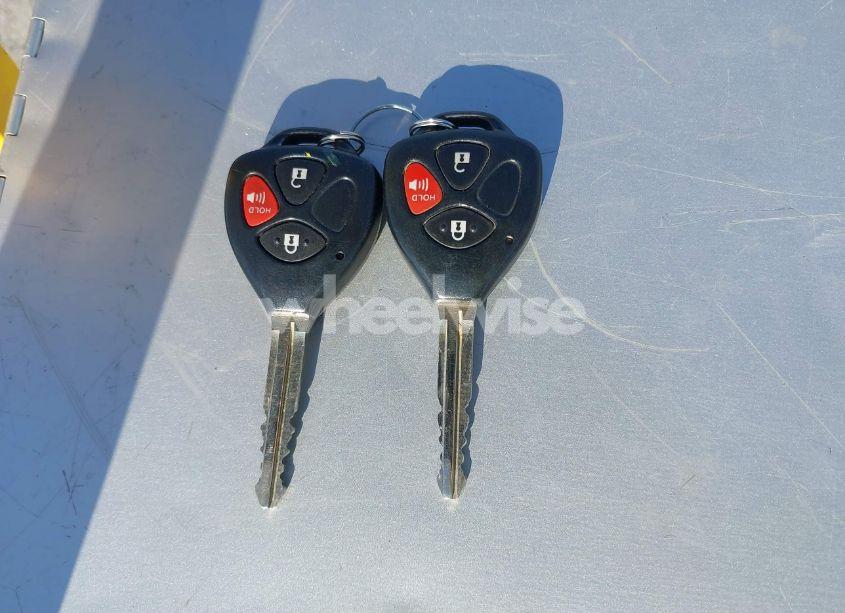 Photo 11 of 2009 Toyota Matrix (VIN 2T1KU40E39C175975)