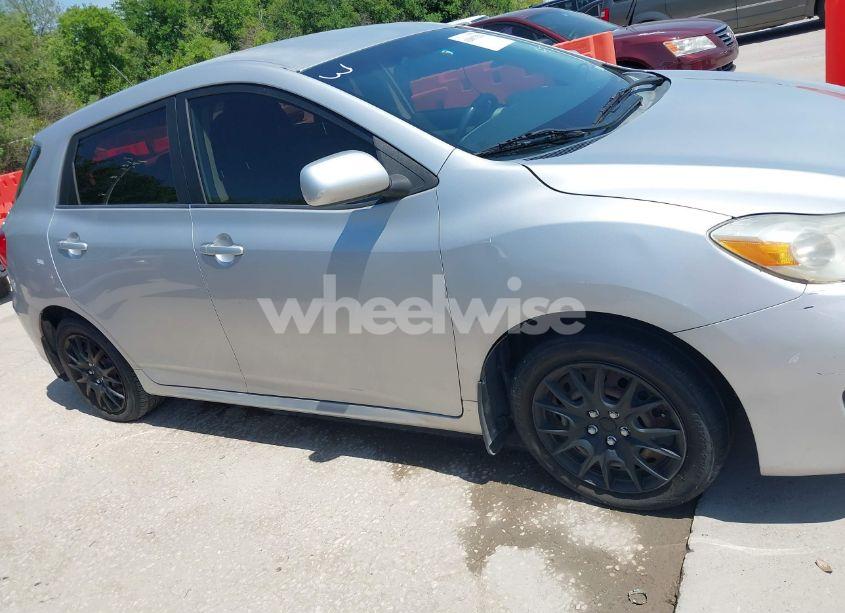 Photo 13 of 2009 Toyota Matrix (VIN 2T1KU40E59C016424)