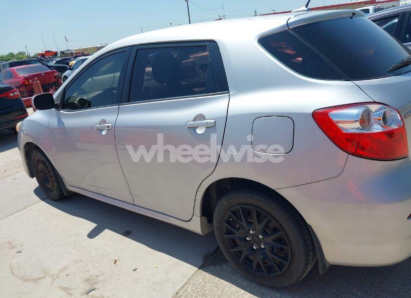 Photo 14 of 2009 Toyota Matrix (VIN 2T1KU40E59C016424)